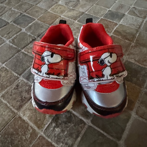 Snoopy light up shoes - Picture 7 of 8